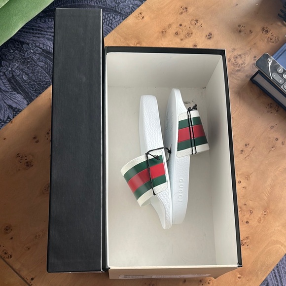 Gucci White Sandals with Red and Green Stripes - Picture 4 of 5